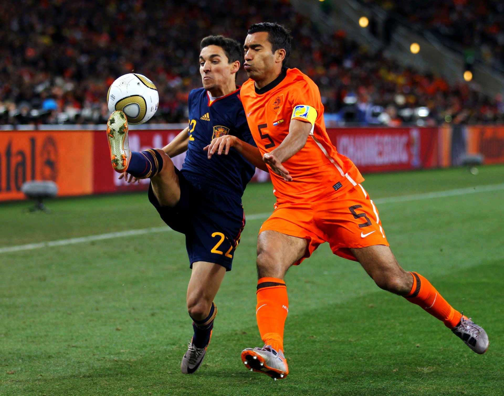 西班牙世界杯冠军成员(伊涅斯塔再踢两年!