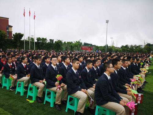 重庆八中公开招聘信息后，为何清北学生纷纷去应聘，原因很简单