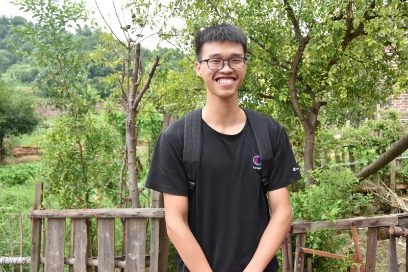 湖南小伙初中时300多名，高三进入年级前20名，今年高考647分