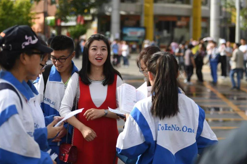 高考又迎来新变化，“一二三本”将要被取消，中等学生福利来了