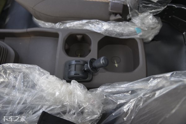 坐上去像开轿车？国六江铃凯运轻卡实力抢镜，升级的不止是内饰