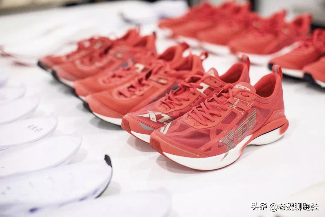 谁说跑鞋只能买“四大跑鞋”？看看这3双高性价比，有颜值有本事