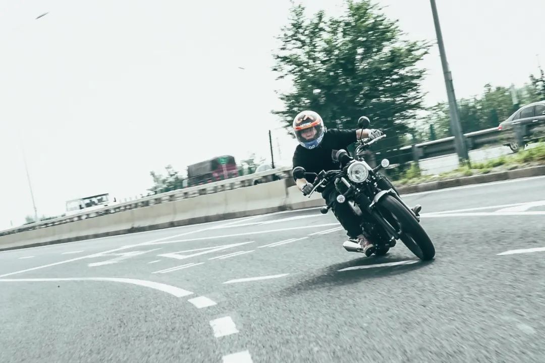 250cc级别性价比巡航车：赛科龙RA2 试驾体验