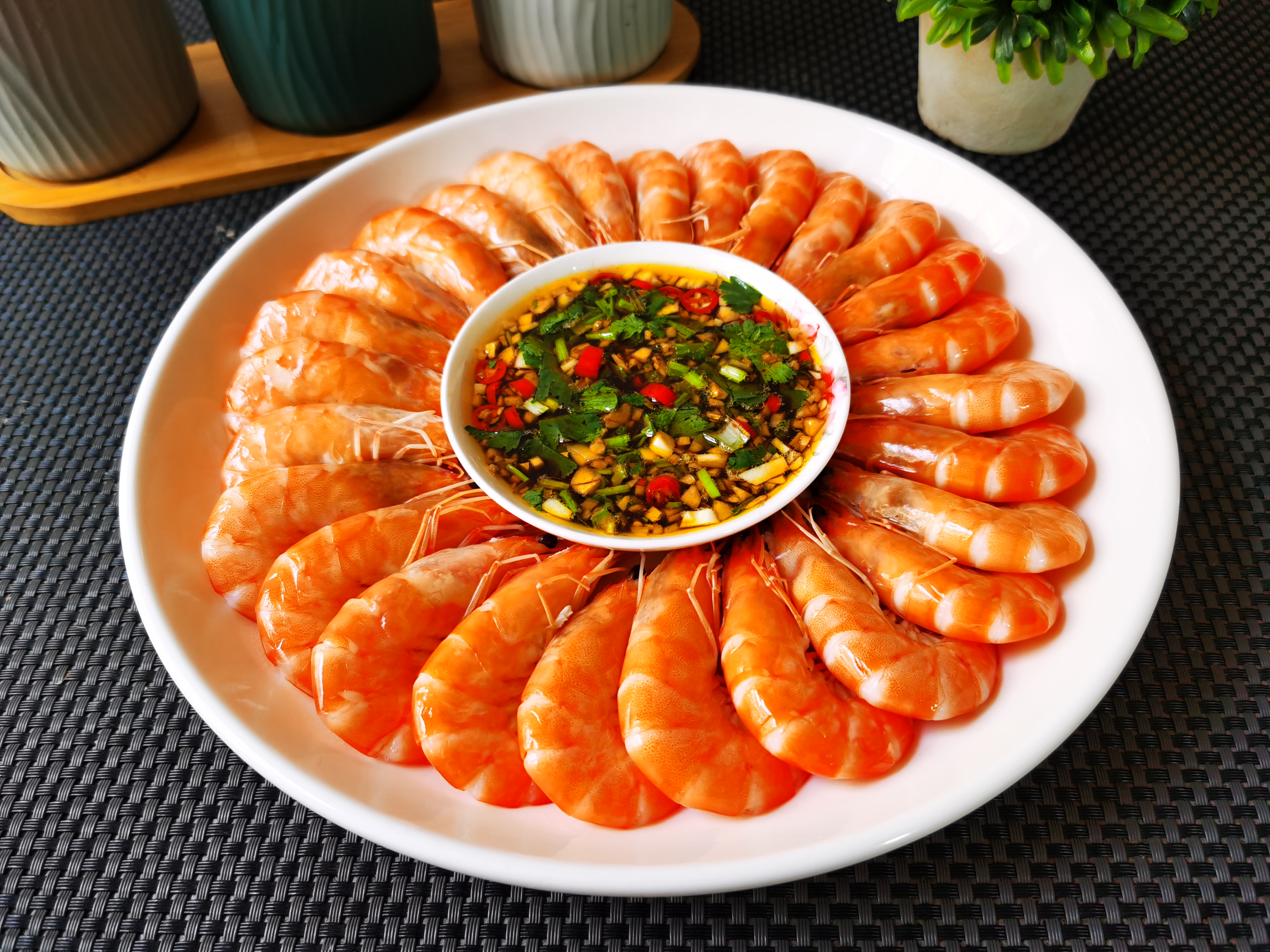 水煮虾是冷水还是热水下锅?很多人弄错了,难怪虾肉不鲜还腥