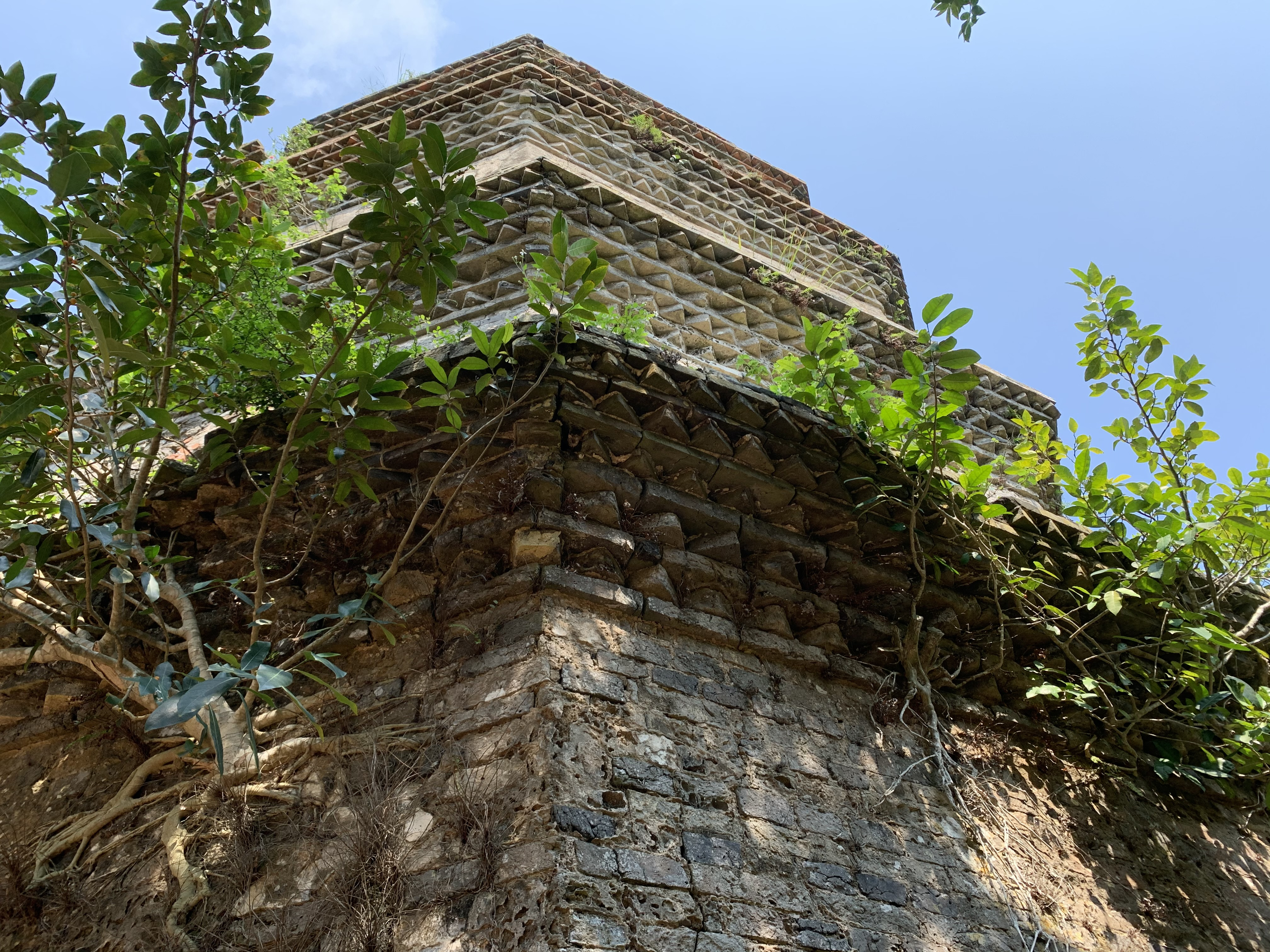 一座古塔,是明代船只航行与军事上的重要航标,七星岭上的斗柄塔