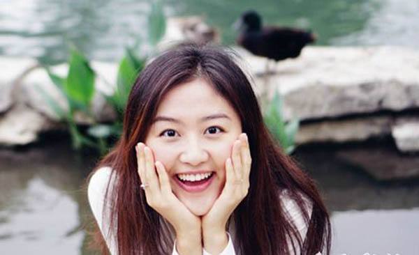 忍痛亲手撕下母亲被晒伤的头皮，女孩一夜长大，终成哈佛学子