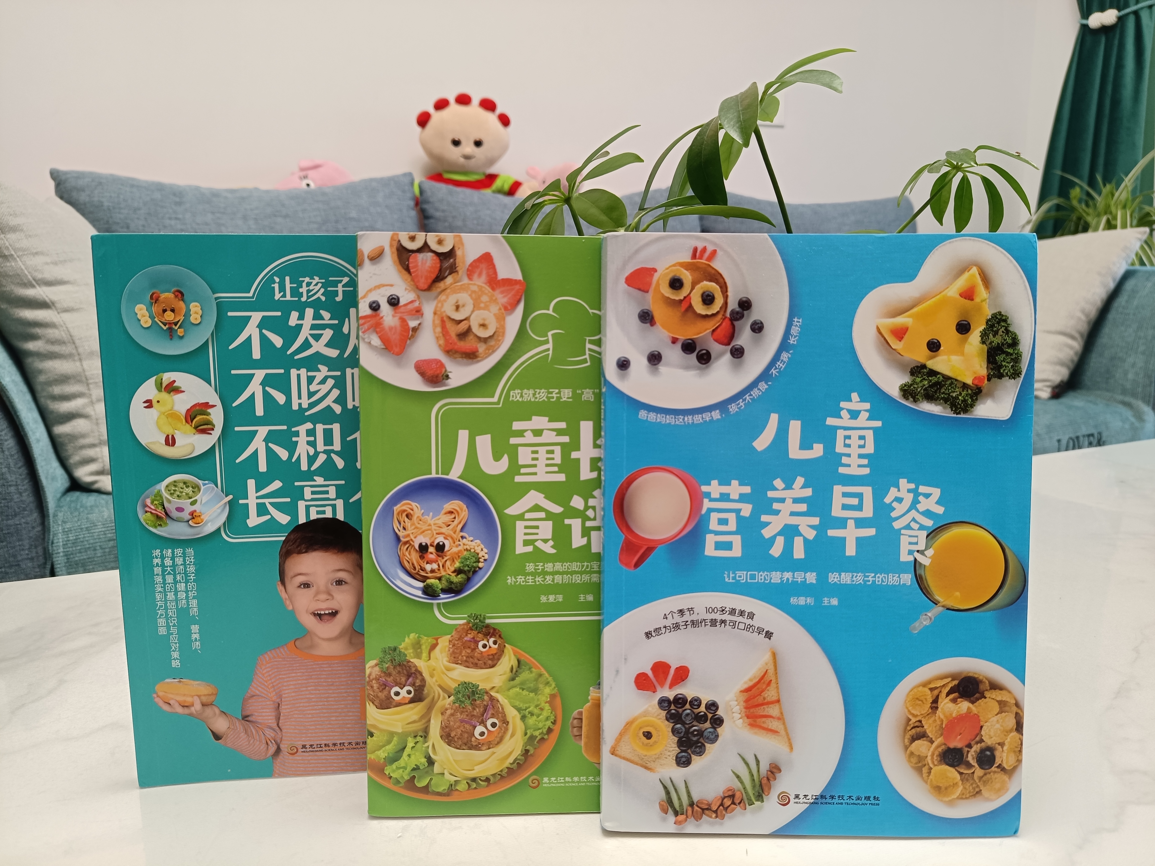 《爸爸去哪儿》里的萌娃长大了，小石头身高超过妈妈，跟爸爸同高