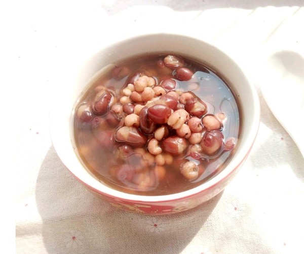 红豆薏米祛湿汤：健脾利水消肿，搭配冬瓜效果更佳