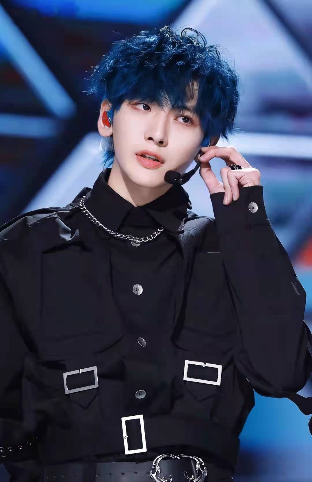 r1se解散后,翟潇闻进组《天官赐福》,他会成为下一个顶流吗?