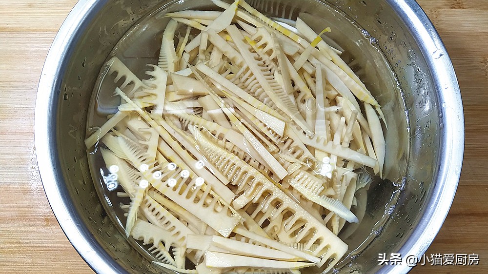 笋凉拌怎么做（教你做出清脆爽口麻辣鲜香）