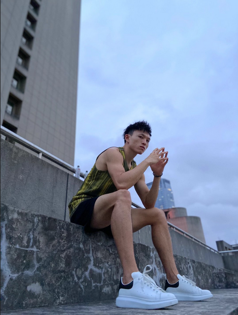 “中国飞人”！韧带断裂，他术后第二天就开始训练，22岁刷新纪录问鼎冠军！