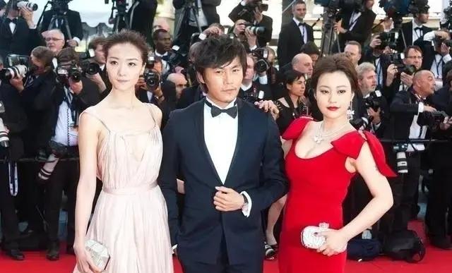 10位戛纳红毯上的国内女星：有人手握作品艳压，有人蹭拍走光出丑