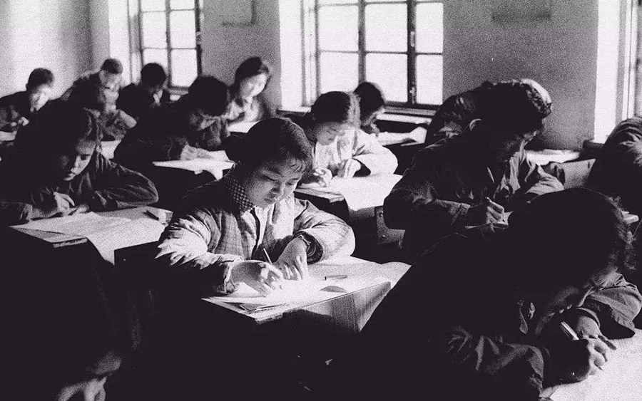 文摘：1977年恢复高考，试卷用纸成最大困难，需要特批调拨