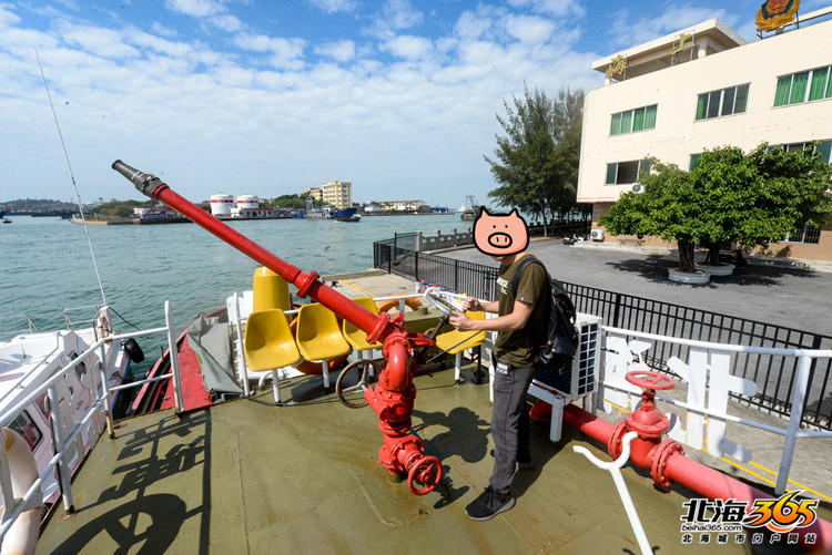 北海海上消防船,三门水炮最远射70米,每年保养费十几万