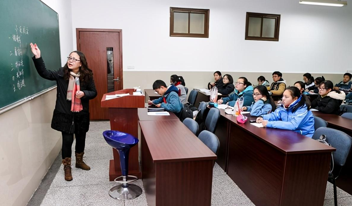 高三学生补课花15万，两次模拟考试均拿第一，却遭到同学的嘲笑