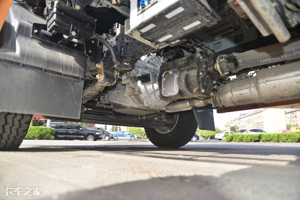 坐上去像开轿车？国六江铃凯运轻卡实力抢镜，升级的不止是内饰
