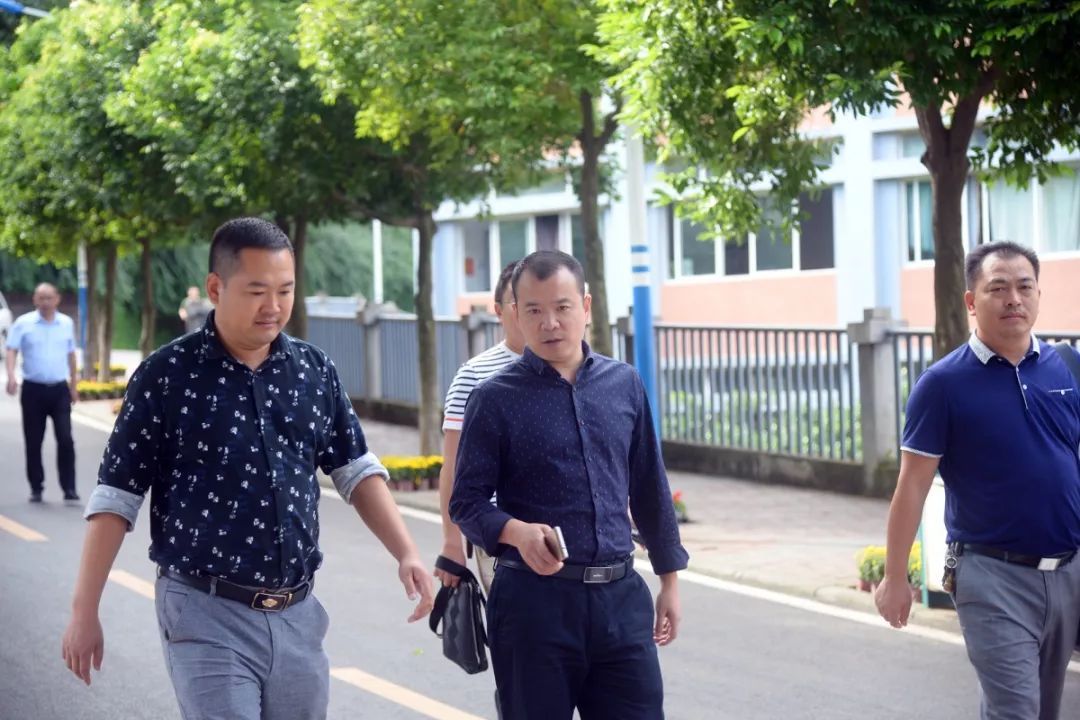 硕士研究生毕业，去“职校”当个老师，其实也挺爽的