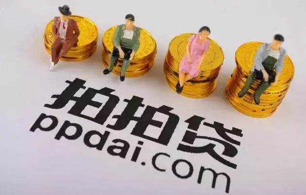 站在十字路口的拍拍贷