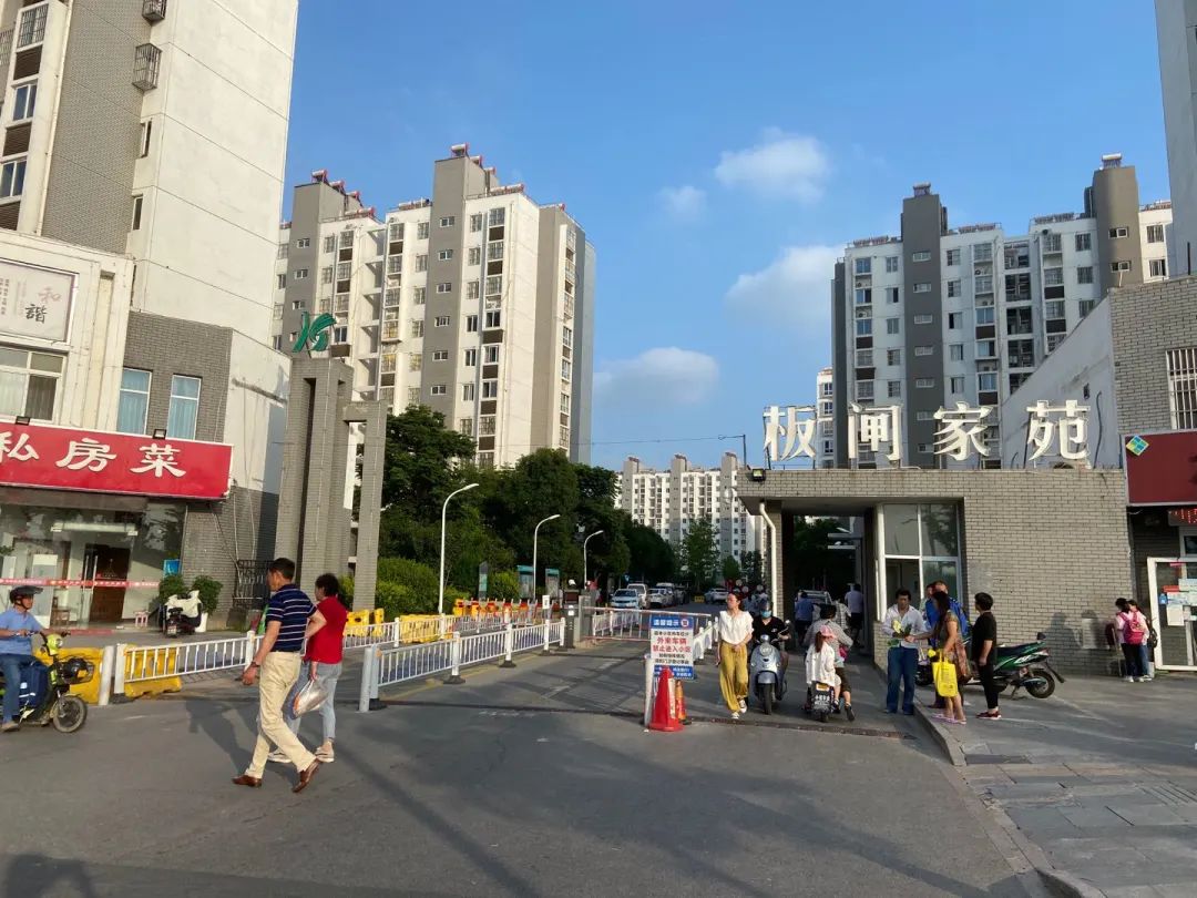 江苏重大暴力袭警案始末：两兄弟当着母亲面持刀杀警