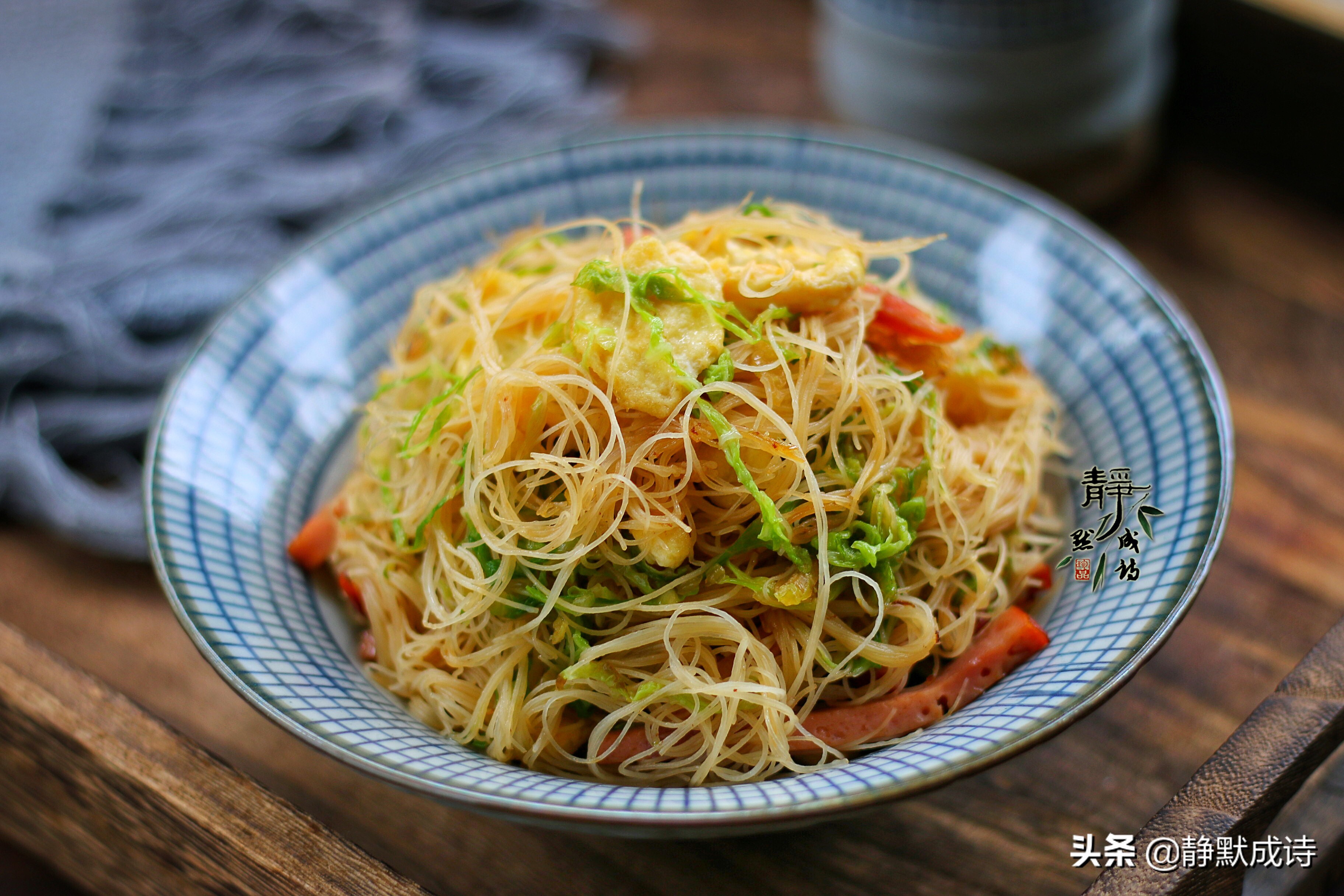 蛋炒饭简单做法,如何制作蛋炒饭