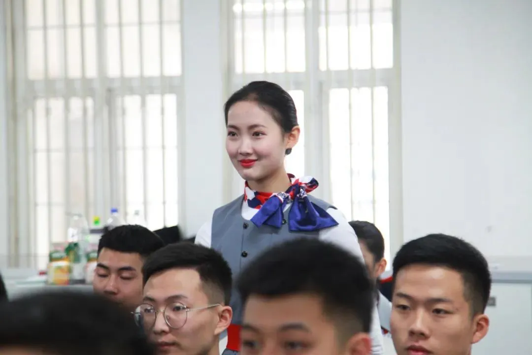 这座童话古堡是四川最美大学，未来中国机长的摇篮