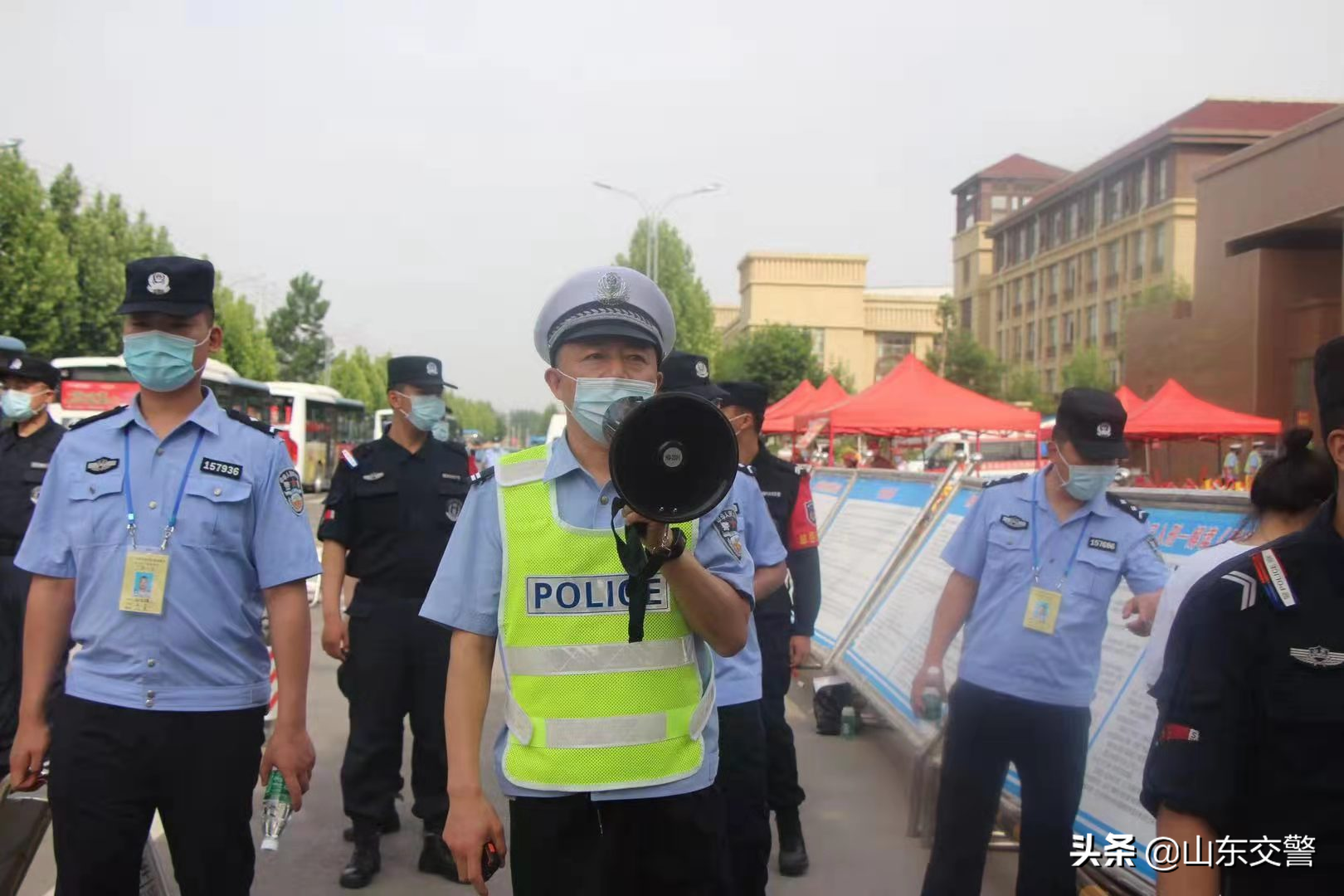 又是一年高考时，山东交警执勤护航忙！| 护航高考交警同行