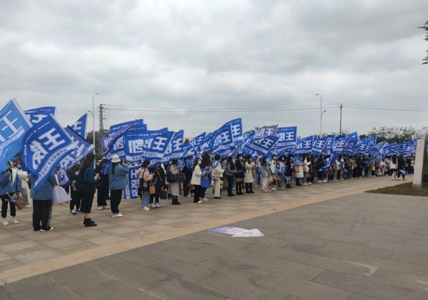 感动！王俊凯因身体原因退出湖南跨年后，粉丝仍积极应援口号感人