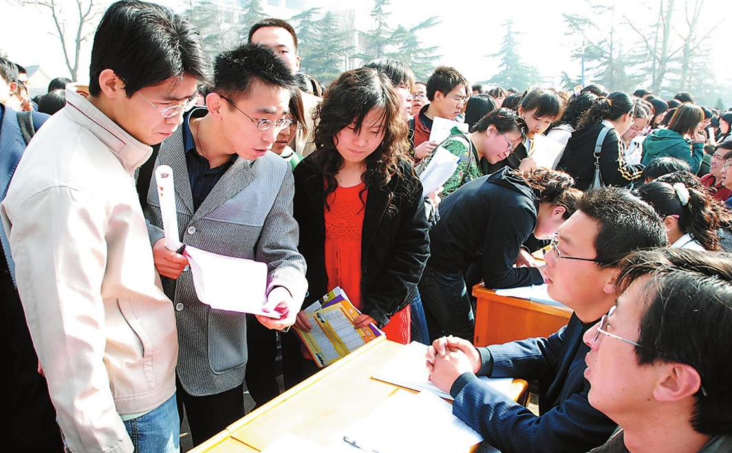 艰难考上本科，毕业证上“专升本”字样引起关注，原始学历受重视