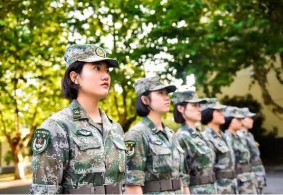 想考军校的女生看过来，这些军校在招女生，毕业还“包分配”