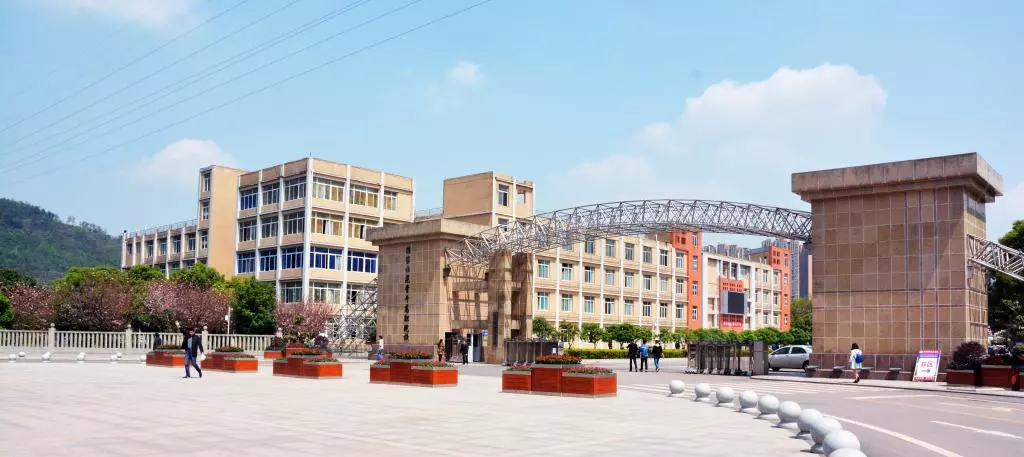 四川5所国家骨干高职院校之一，位于中国酒都，今年将要单招