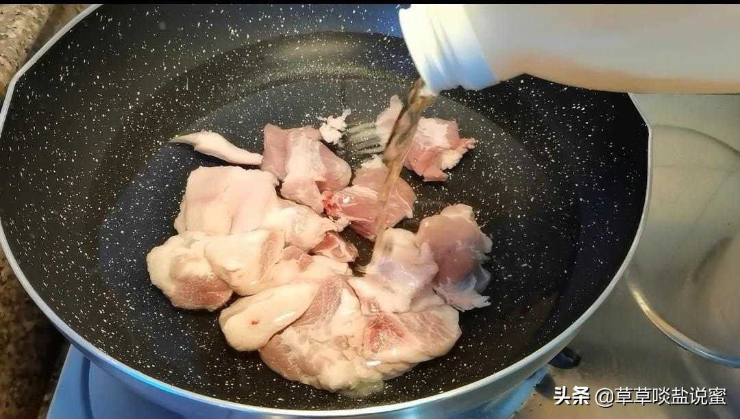 蛏干怎么做才好吃（55分钟制作猪腿肉蛏干竹荪萝卜汤）