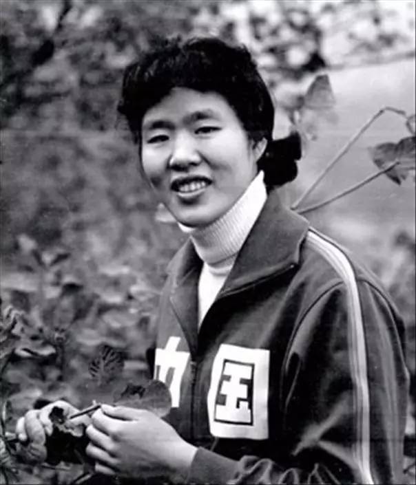 郎平的命运离不开这两个男人,一位是前夫白帆,另一位是王育成