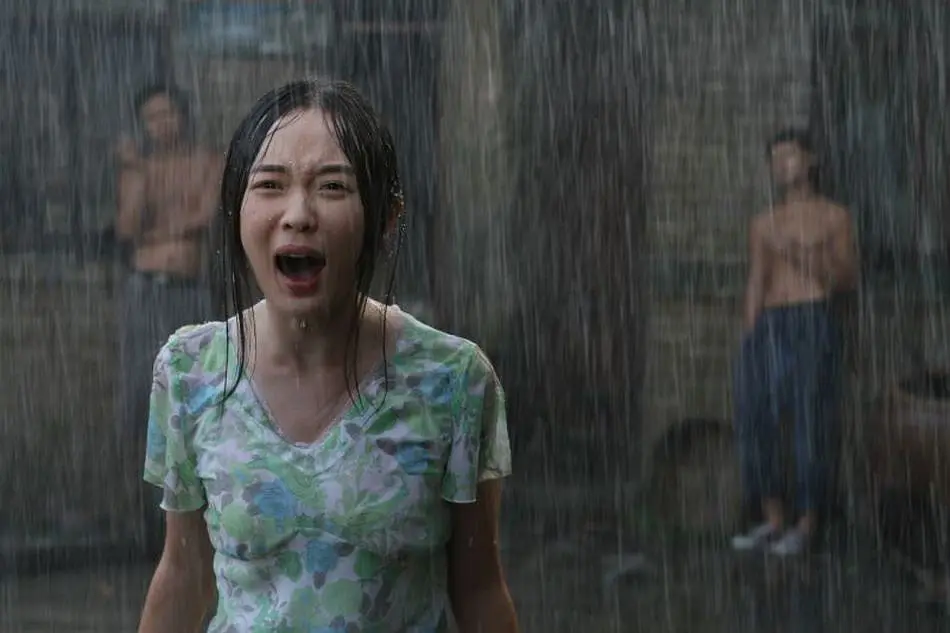 农村大学生带女友在荒郊避雨，不料引发悲剧，揭露人性的国产片