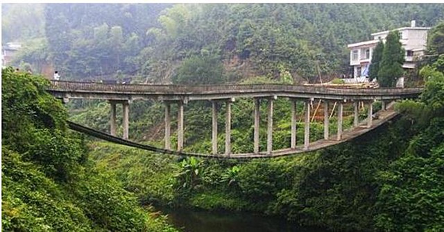 上海建桥学院地址（湖南一大桥全程没桥墩）