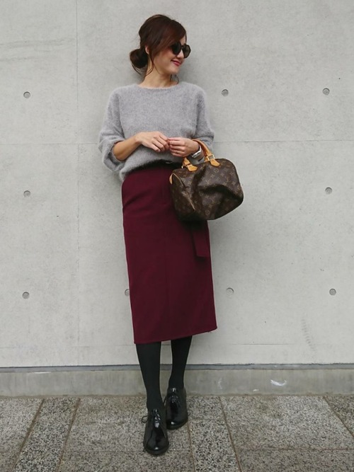 六种颜色搭配"酒红色"装扮!适合成人的穿衣搭配