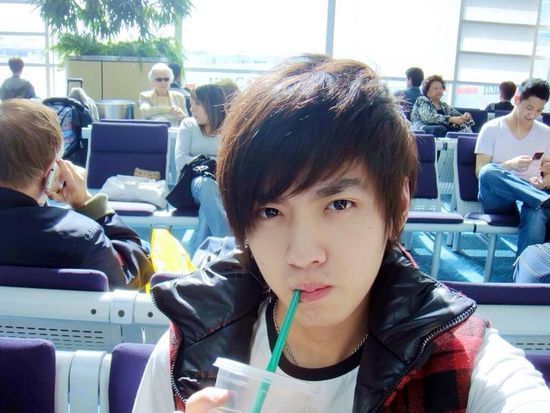 出身名门，10年赚30亿，加拿大人吴亦凡成长始末