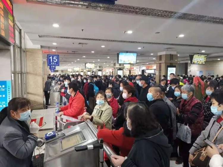 清明小长假运输的首日，铁路公路出行情况如何？