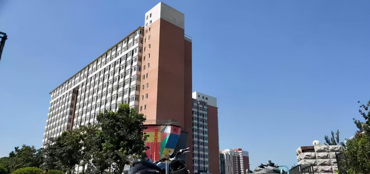 这所双一流高校：坐拥豪华宿舍， 食堂获评“最好吃”榜首，网友：五星级体验！