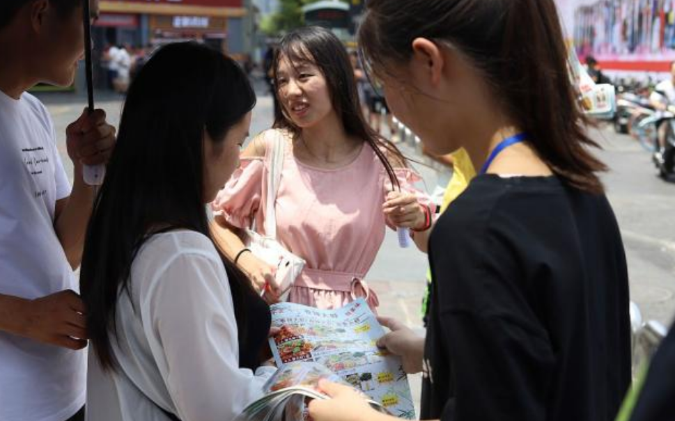 那么喜欢打工还上什么大学，大学生兼职惹争议，兼职到底值不值？