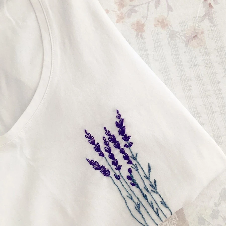 手工刺绣在T恤上看起来更加时尚，20种刺绣图案，一款比一款好看