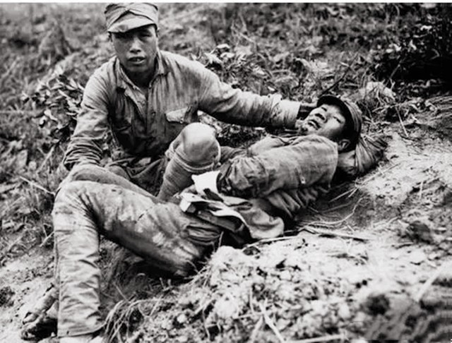 刑场上，战士亲手枪杀12名同志后自杀，用枪声发出绝密情报