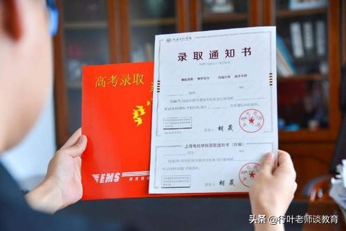 高考442分被985大学录取，父母大摆宴席，却被班主任老师“打”醒