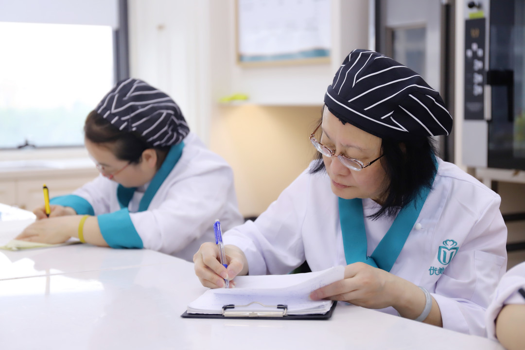 什么什么？这里学习西点烘焙没有门槛限制？