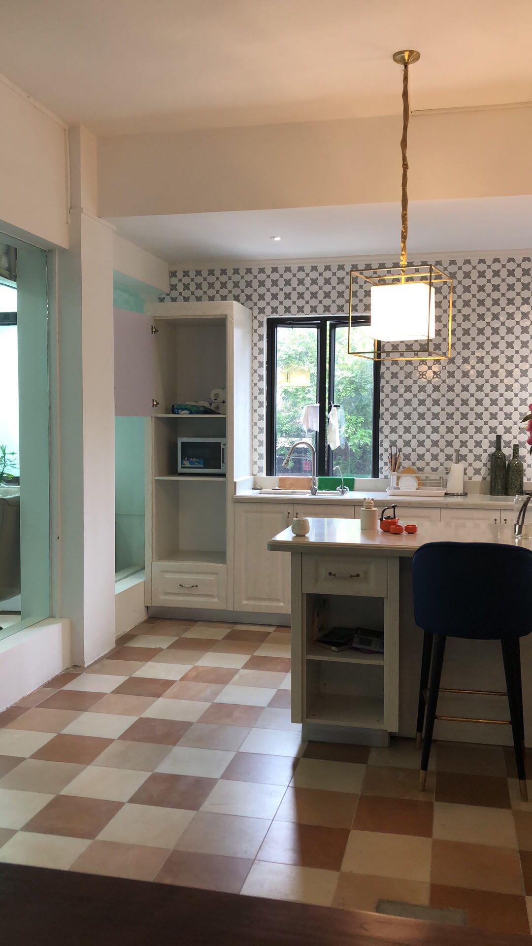 北欧风格的厨房 搭配灰色小花砖 厨房颜值提高10倍 久品居