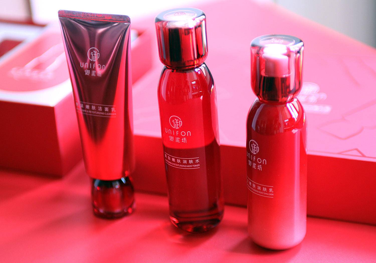 护肤美颜一盒全搞定，御泥坊小红瓶美白嫩肤四件套体验