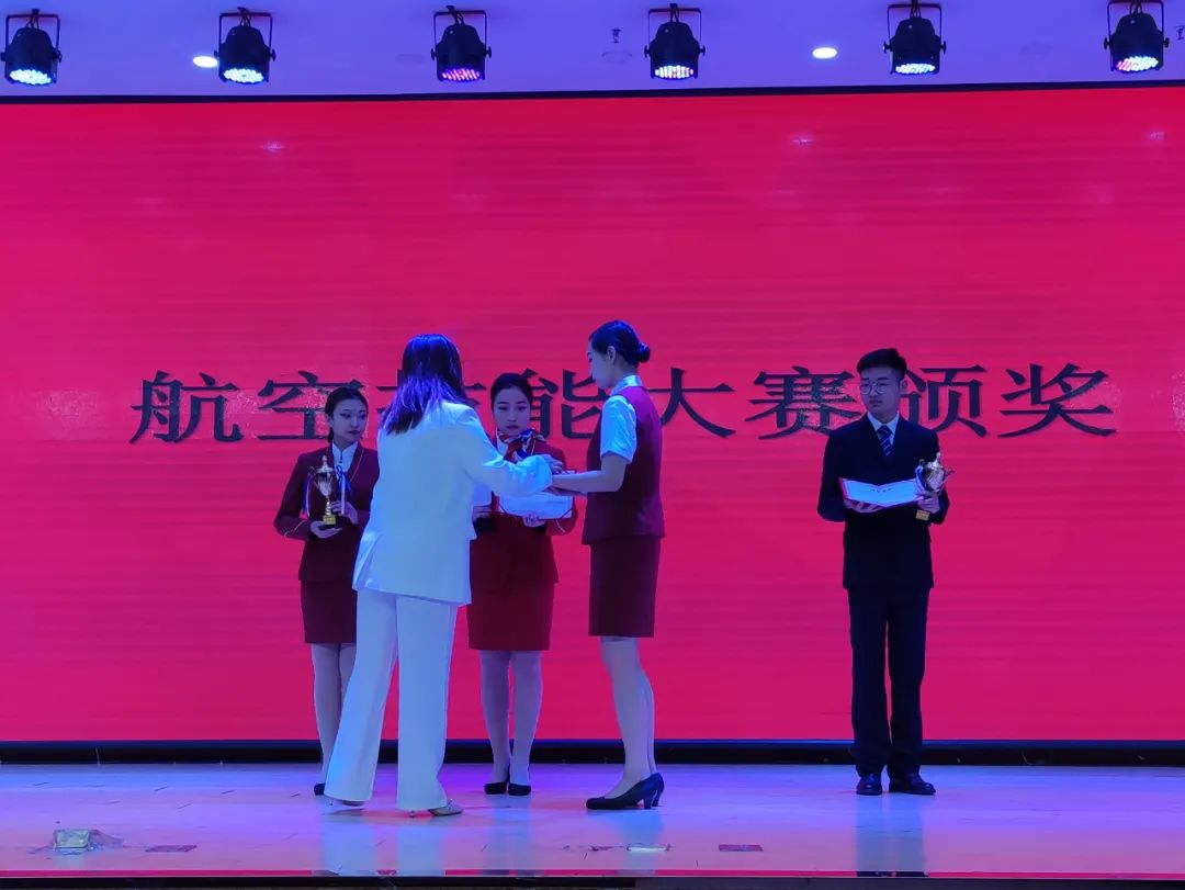 长春电子科技学院校企合作航空服务专业授服仪式圆满结束