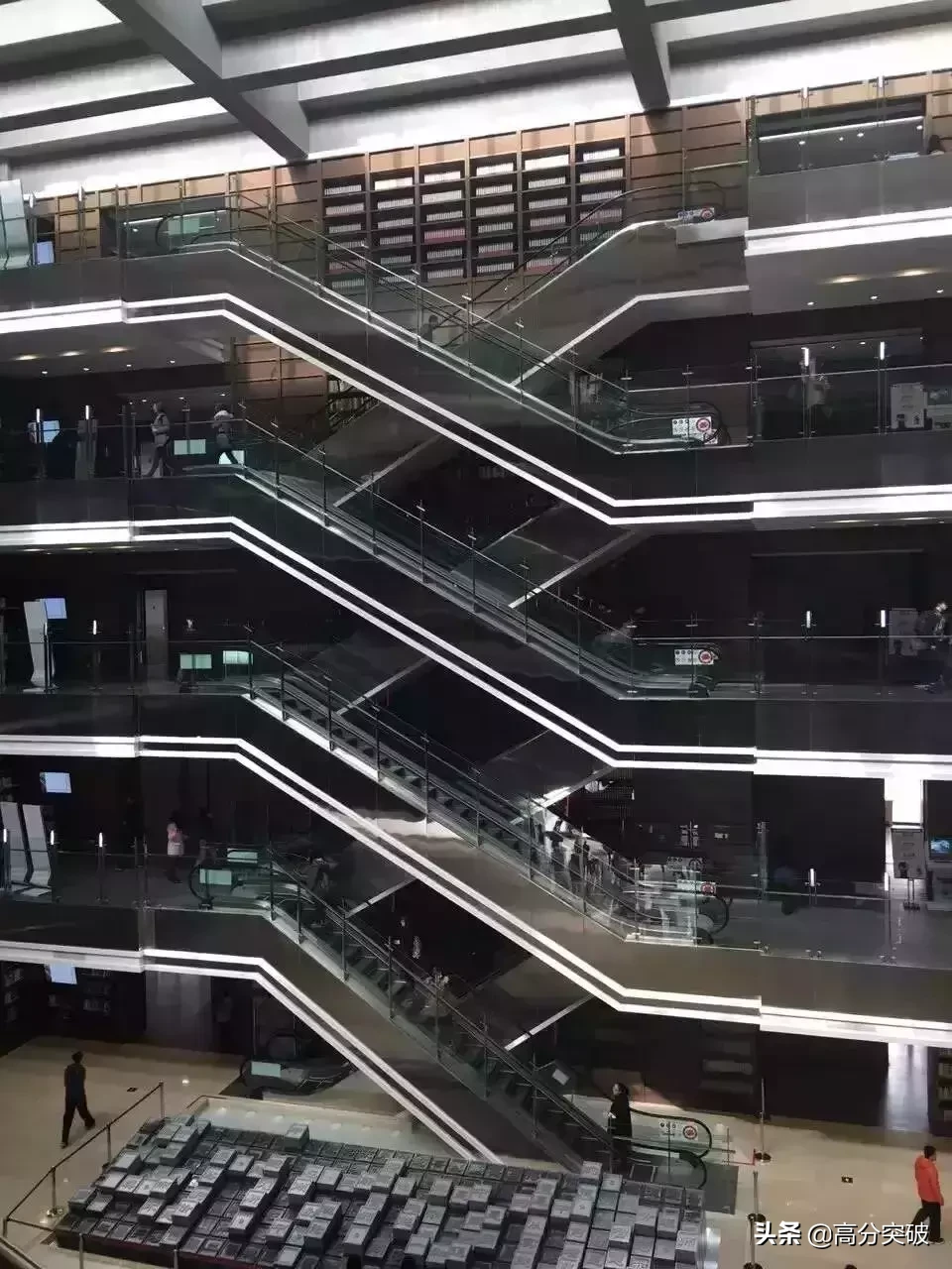 泡一整天都不够！国内那些美炸天的大学图书馆，你去过几个？