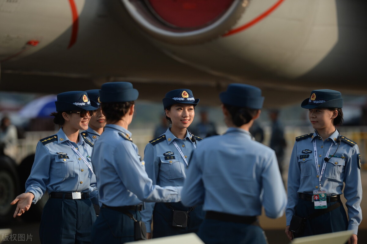 老王女儿明年大四毕业，想去部队当兵，怎么样？这是很好的选择