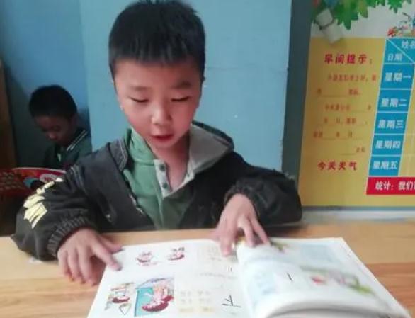 小学生打油诗《老师上厕所》，内容尴尬又真实，不愧是校园段子手