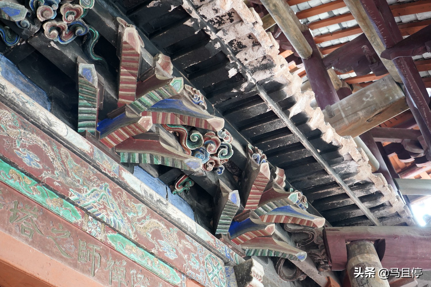 四川特别的寺庙，“木”结构大殿都用石头打造，免费却鲜有游客